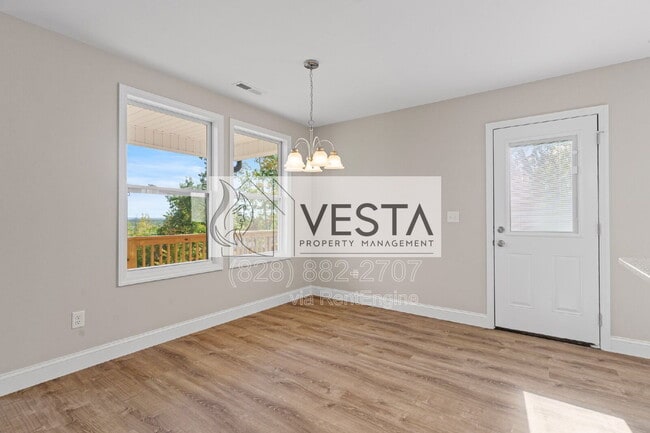 Building Photo - 474 Hague Dr