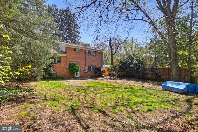 Building Photo - 9717 Hedin Dr