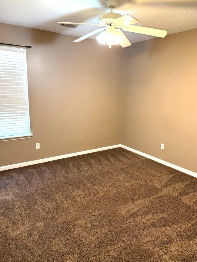 Building Photo - 911 Cannock St