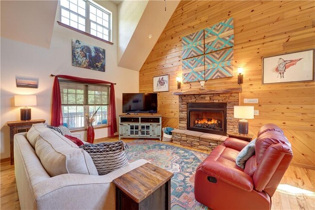 Building Photo - 495 Chicory Dr E