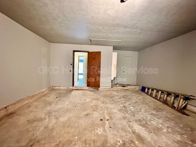 Building Photo - 8712 Rayburn Ave