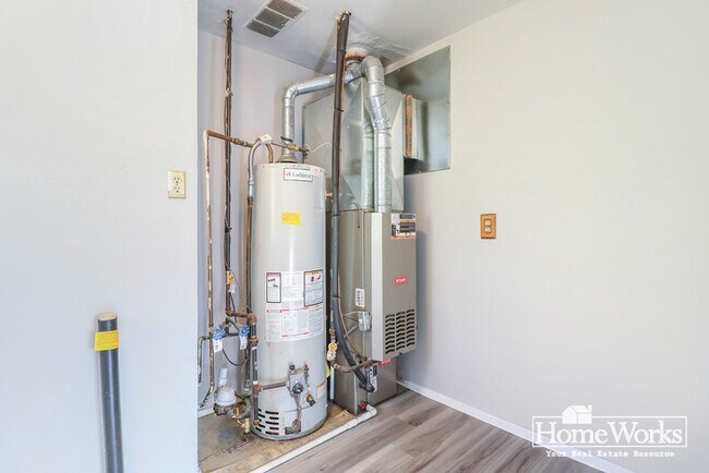 Building Photo - Presented by HomeWorks Management