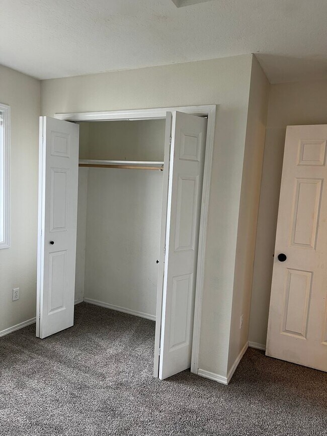 Building Photo - Introducing a charming single level 3 bedroom, 2 bath home for rent in Caldwell, ID.