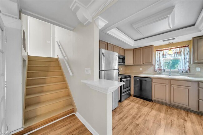 Building Photo - 2313 Hamilton Ave