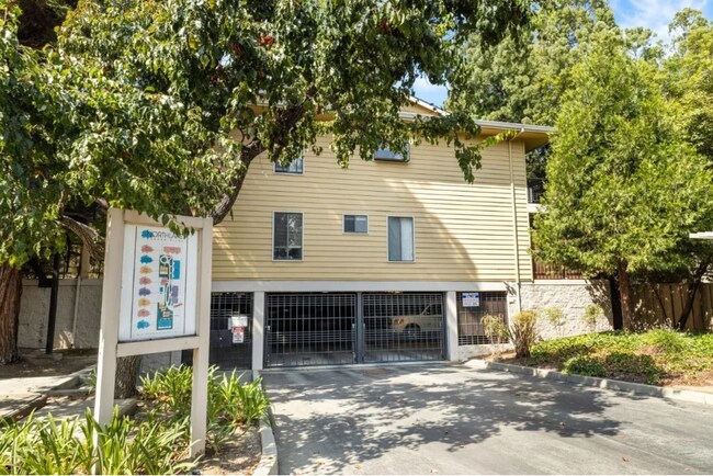 Building Photo - 461 Northlake Dr