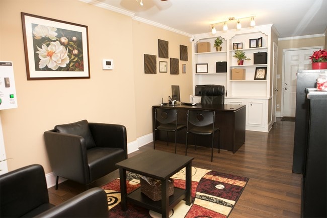 Building Photo - 4620 Central Ave