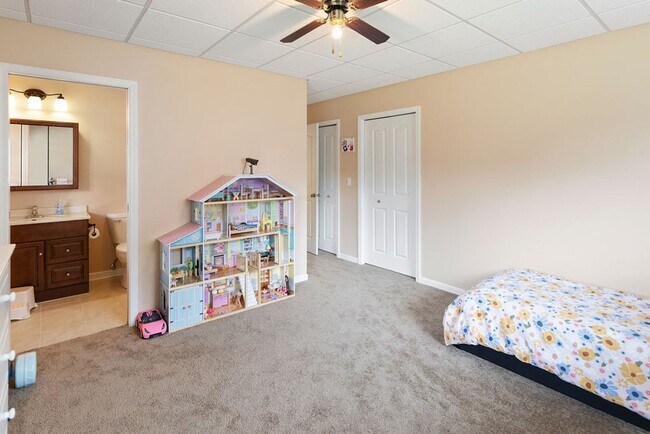 Building Photo - 2552 60th St SE