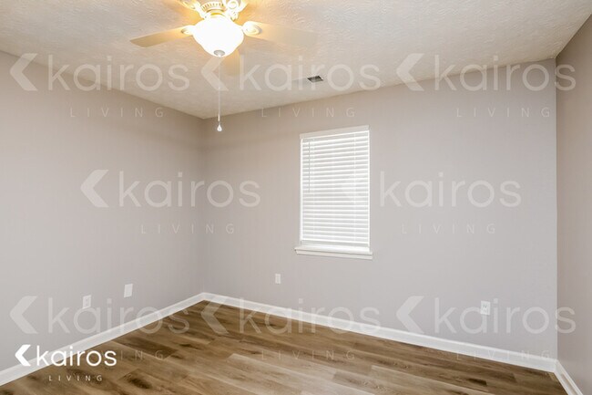 Building Photo - 385 Deerpark Drive