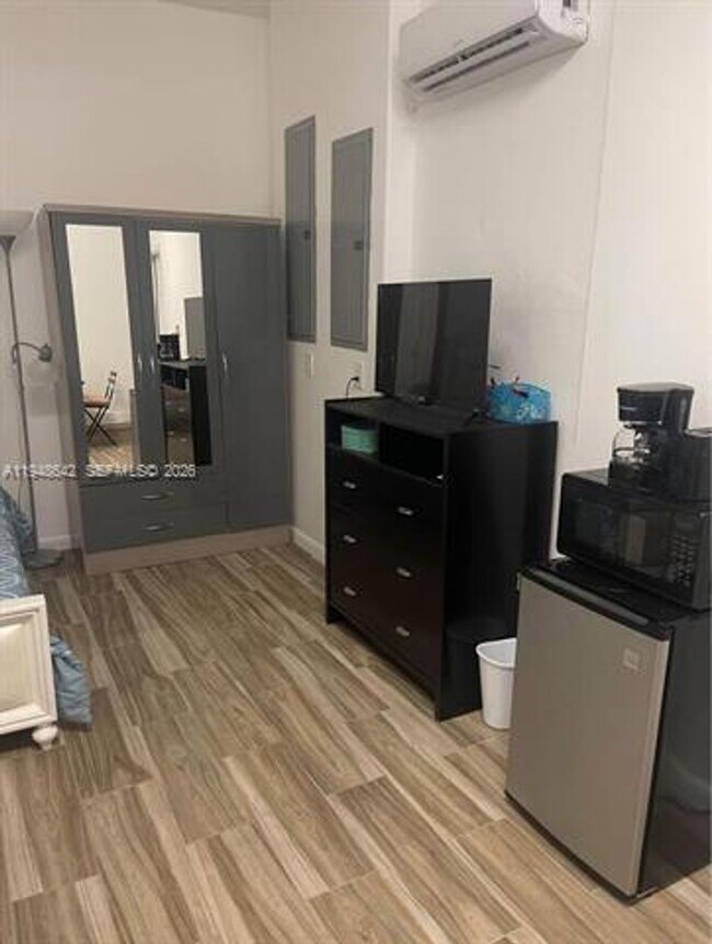 Building Photo - 1360 SW 142nd Ave