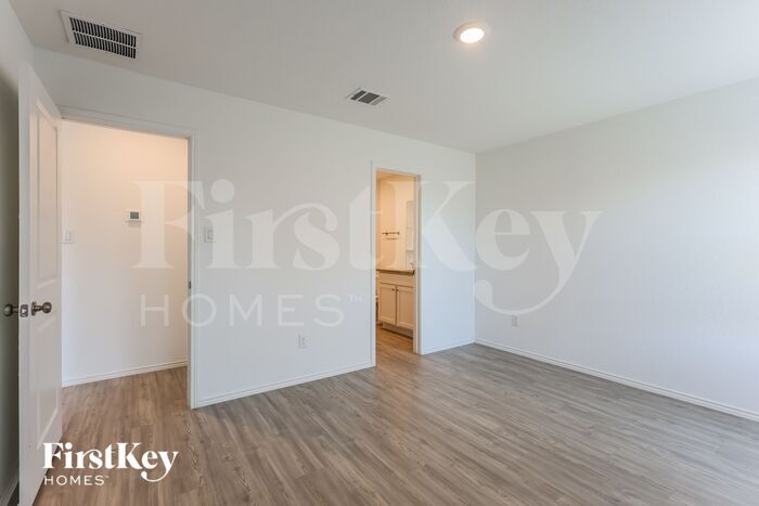 Building Photo - 2434 Double Oak Dr