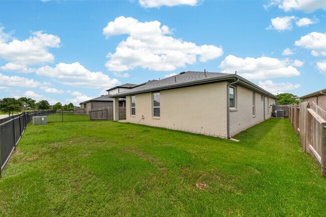 Building Photo - 28419 Hazel Trl
