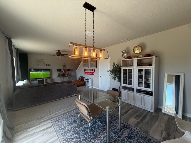 Building Photo - 4 Bed 3 Bath Home Minutes Away from Ft. Carson, Peterson SFB , & Schriever SFB!!
