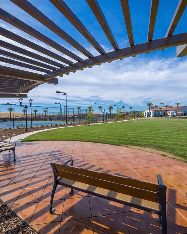 Building Photo - Brand New 55+ Gated SOLAR Home in El Dorad...