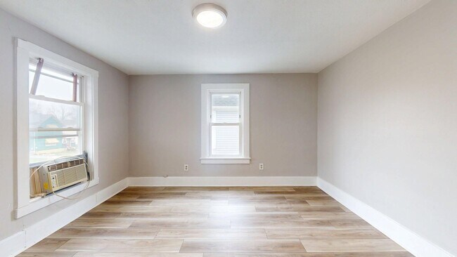 Building Photo - 1031 W.9th St.