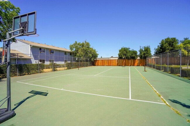 Building Photo - 3670 Silver Oaks Way
