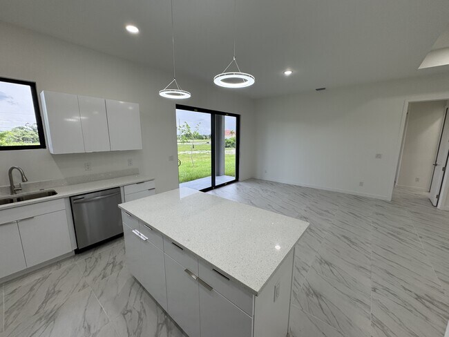 Building Photo - 1247 Kismet Pkwy