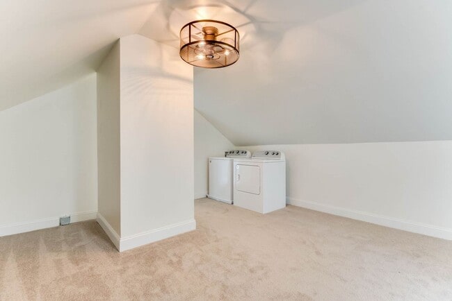 Building Photo - Beautifully Updated 4 BR/2 BA Upper-Level Duplex in Minneapolis with 2-Car Garage!