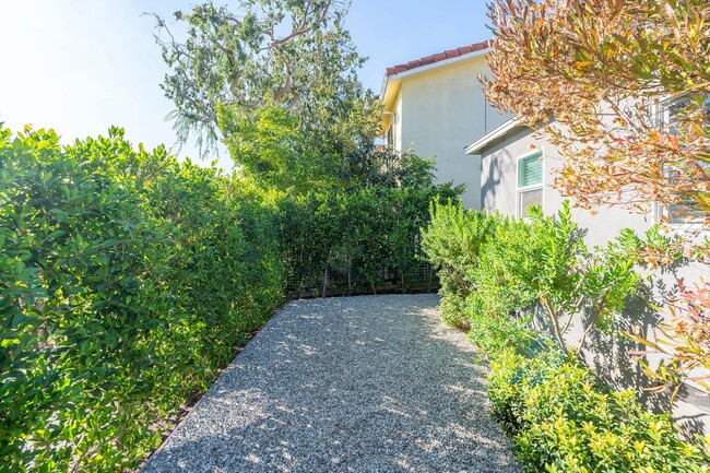 Building Photo - Cozy Home in Culver City!