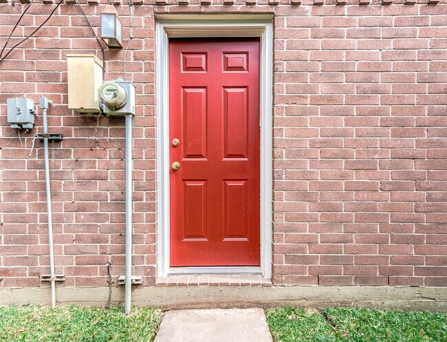 Building Photo - 2245 N Austin Ave