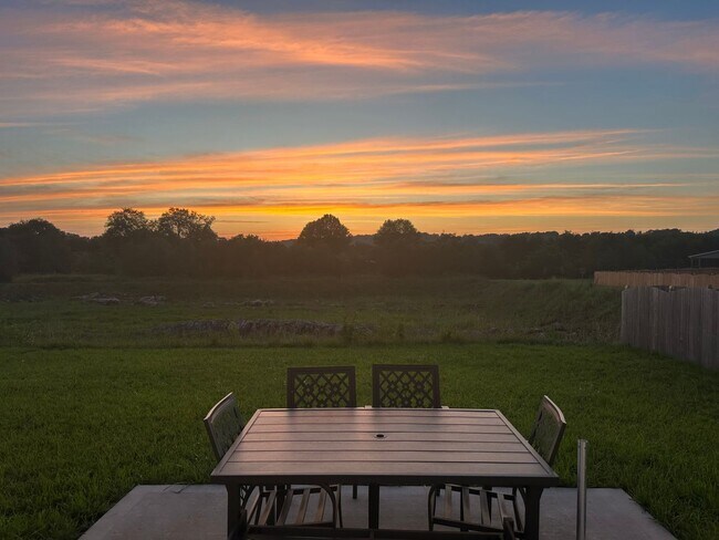 Building Photo - Maryville 37803 - 3 bedroom, 2.5 bath home - Contact Tanner Fee (865) 850-5103