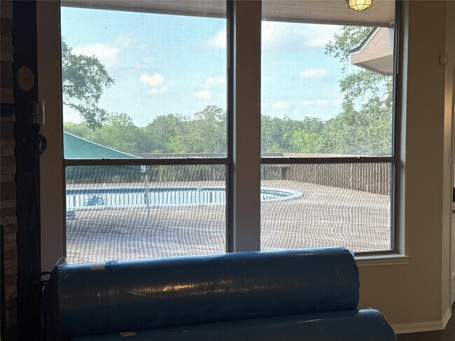 Building Photo - 772 Riverside Dr