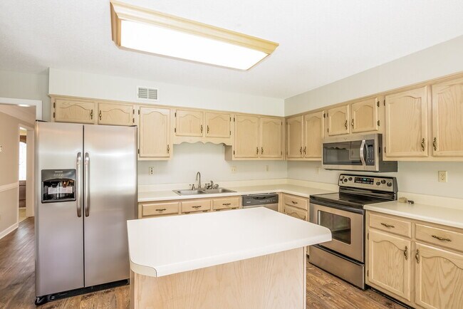 Building Photo - 429 Spruce Glen Dr