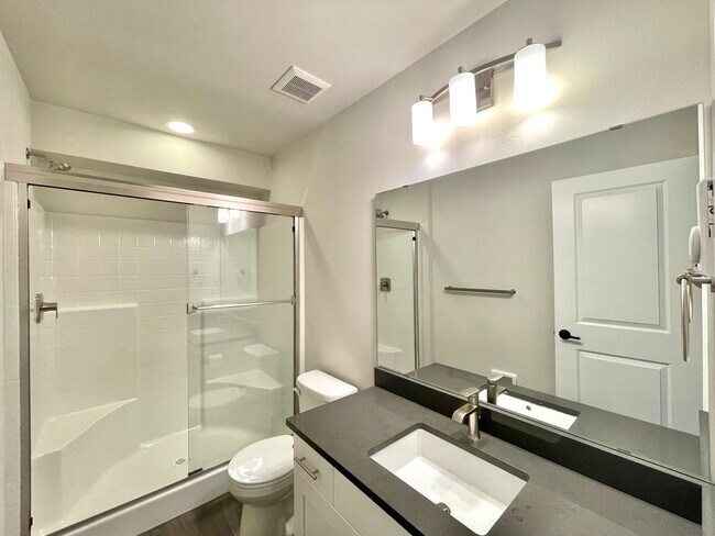 Building Photo - Great Townhome for rent