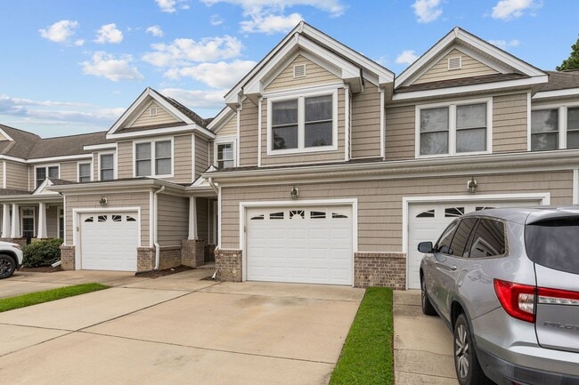Building Photo - Beautiful 3-Bedroom Condo in Norfolk.