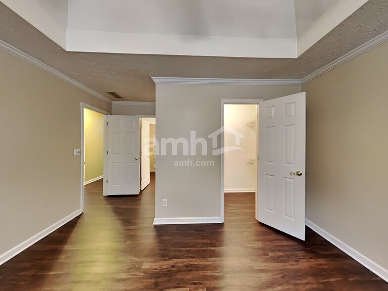 Building Photo - 4960 Hopeland Dr