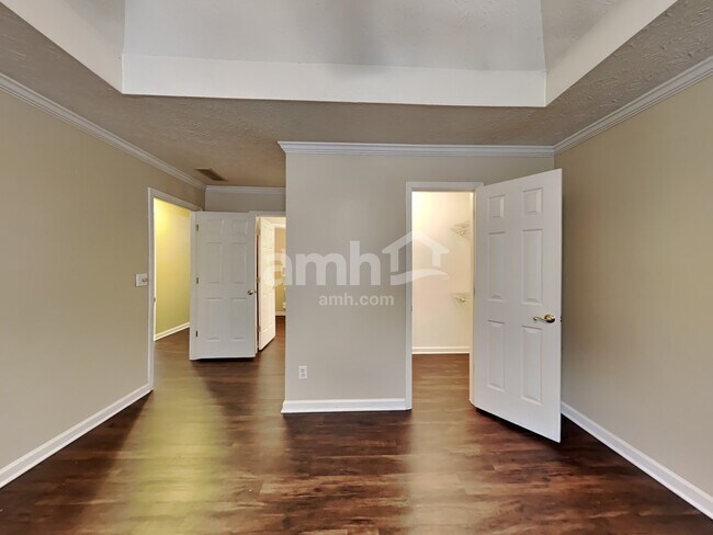 Building Photo - 4960 Hopeland Dr