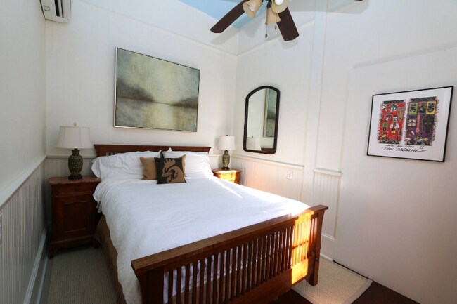 Building Photo - 832 Touro St