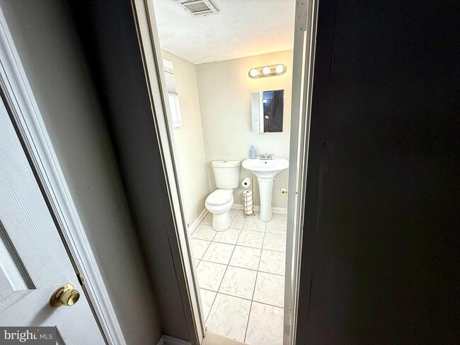 Building Photo - 819 Carrington Ave