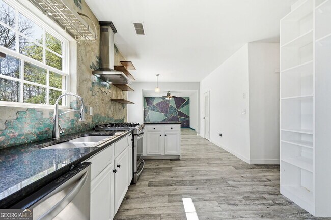 Building Photo - 1582 Ewing Farm Dr