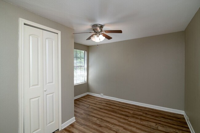 Building Photo - Cozy 3 bedroom, 1 bathroom home located in...