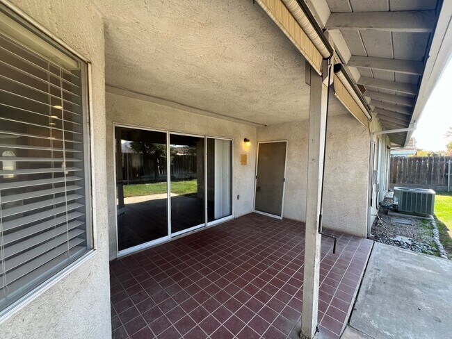 Building Photo - 4-bedroom single story home in Turlock!