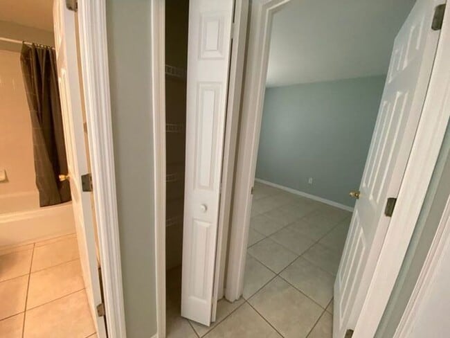 Building Photo - 4 Bedroom 2 Bath home in Winter Springs fo...