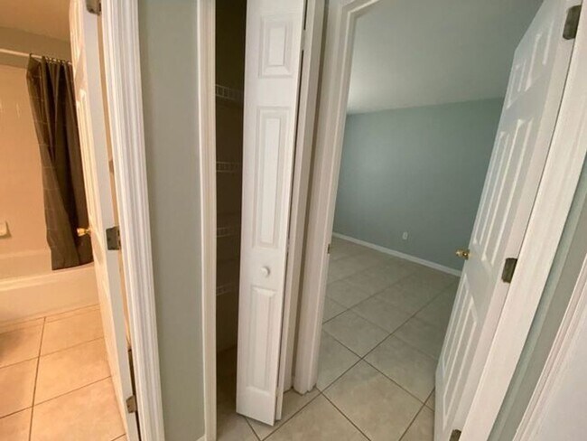Building Photo - 4 Bedroom 2 Bath home in Winter Springs for RENT!
