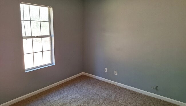 Building Photo - 128 Live Oak Dr