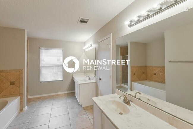 Building Photo - 3 Bedroom Pet-Friendly Home in San Antonio, TX with Main Street Renewal