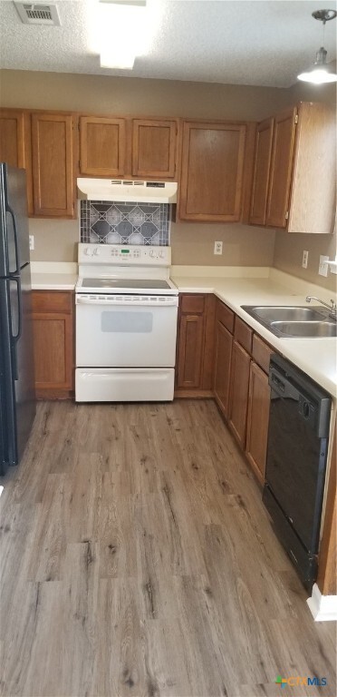 Building Photo - 3701 Daniels Dr