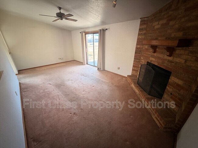Building Photo - 8613 E Parkridge Dr