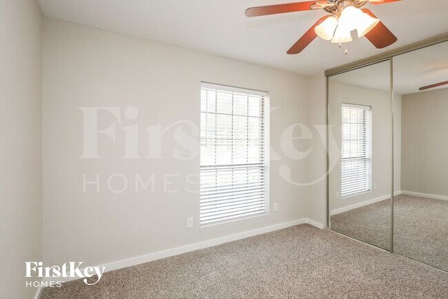 Building Photo - 1709 Plummer Dr