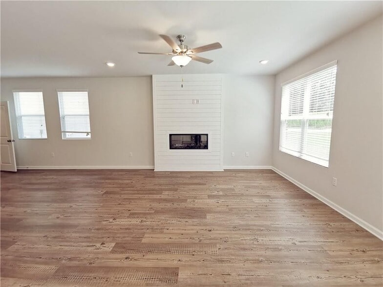 Building Photo - 154 Green Love Ln