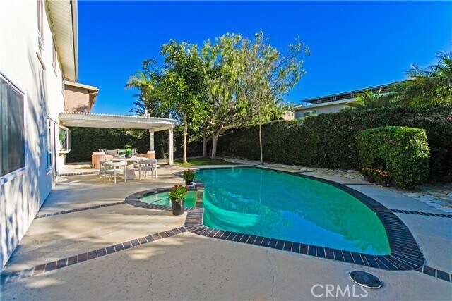 Building Photo - 9882 Kings Canyon Dr