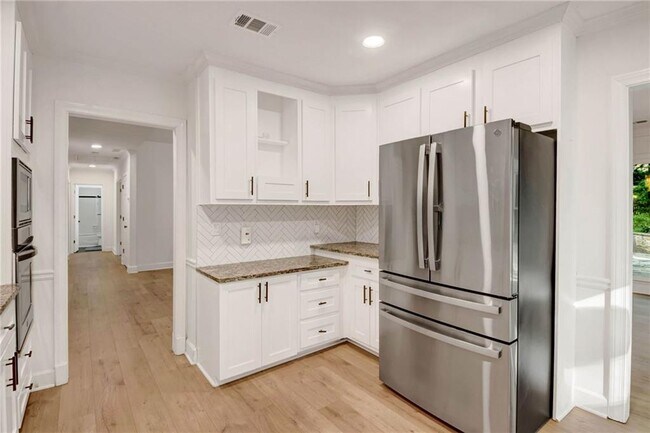 Building Photo - 1055 Downing Ct NE