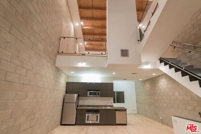 Building Photo - 717 Highland Ave