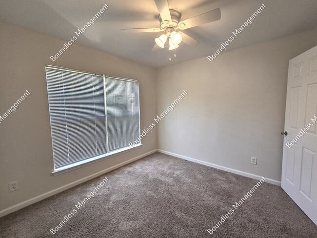 Building Photo - 250 Amal Dr SW