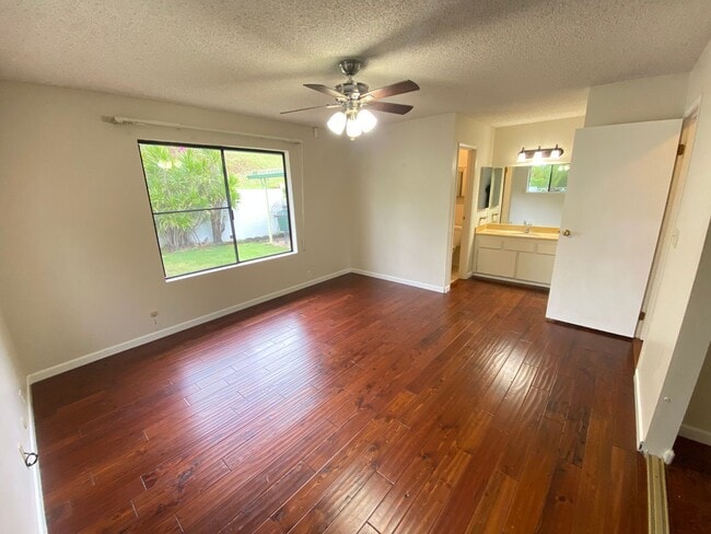 Building Photo - PET FRIENDLY PEARL RIDGE ESTATES Single Family Home!