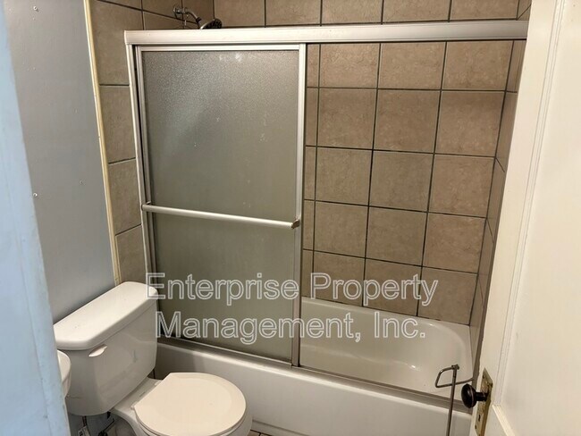 Building Photo - 2371 Parkway Pl