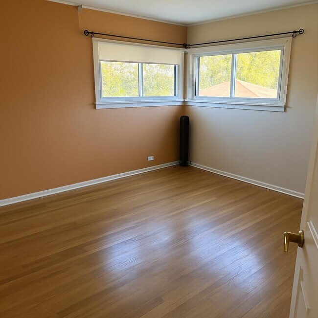 Building Photo - 4814 Birchwood Ave